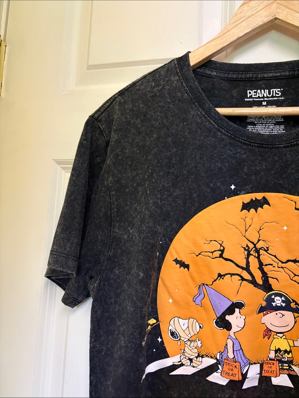 New Peanuts Black Mineral-Wash Short Sleeve Tee with aHalloween Graphic - Picture 6 of 13